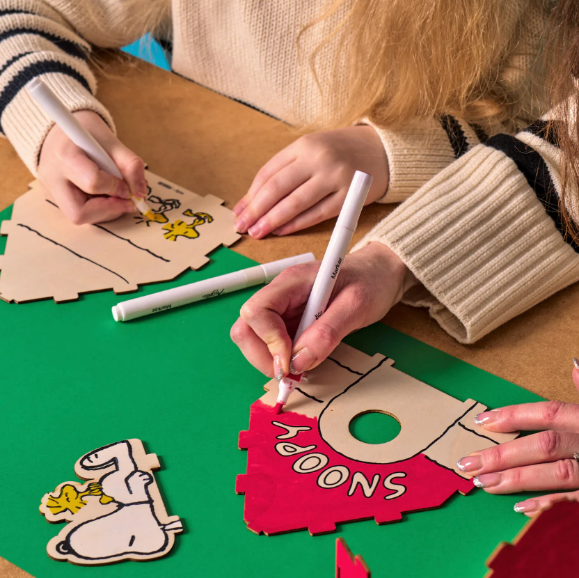 OOLY x Peanuts Color-in Wooden Birdhouse Kit - 5 Paint Markers